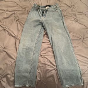 Hollister High-Rise Straight Jeans